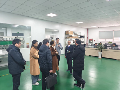 240302 河南電力局領(lǐng)導(dǎo)參觀生產(chǎn)車間新聞稿圖1